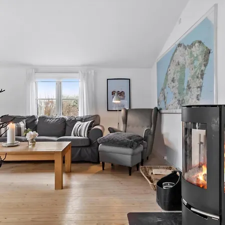 Charming 3-bedroom Summerhouse With A Big Garden * Gilleleje