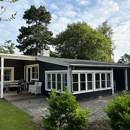 Ferienhaus Charming 3-bedroom Summerhouse With A Big Garden *