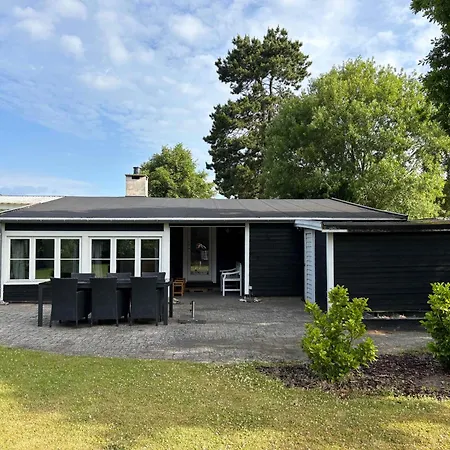Ferienhaus Charmantes Haus Mit 3 Zimmern Und Großem Garten *